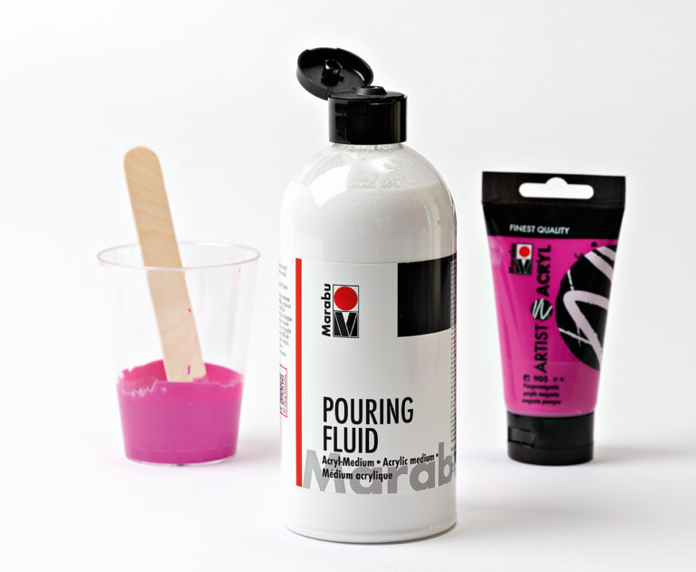 Pouring Fluid, Acrylfarbe und Spatel für Swipe.