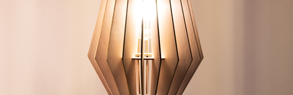 Lamellenlampe, bemalt in gold