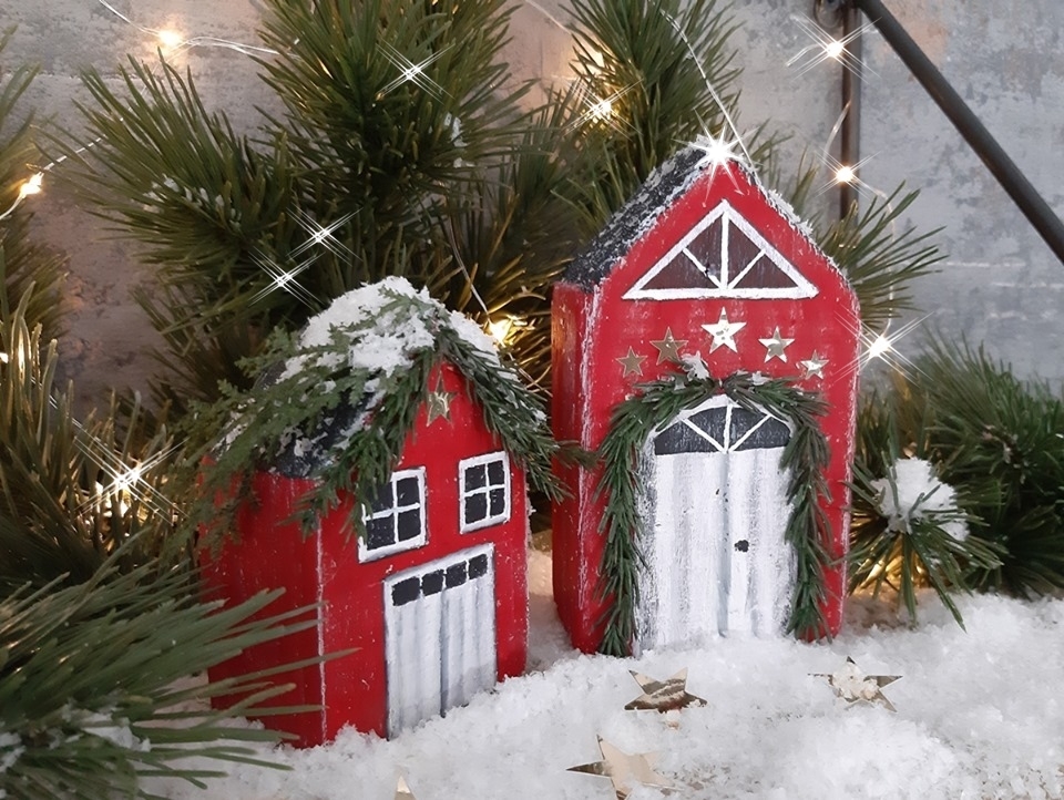 Häuser aus Holz winterlich bemalt - Mehr Infos auf dasBasteln.de