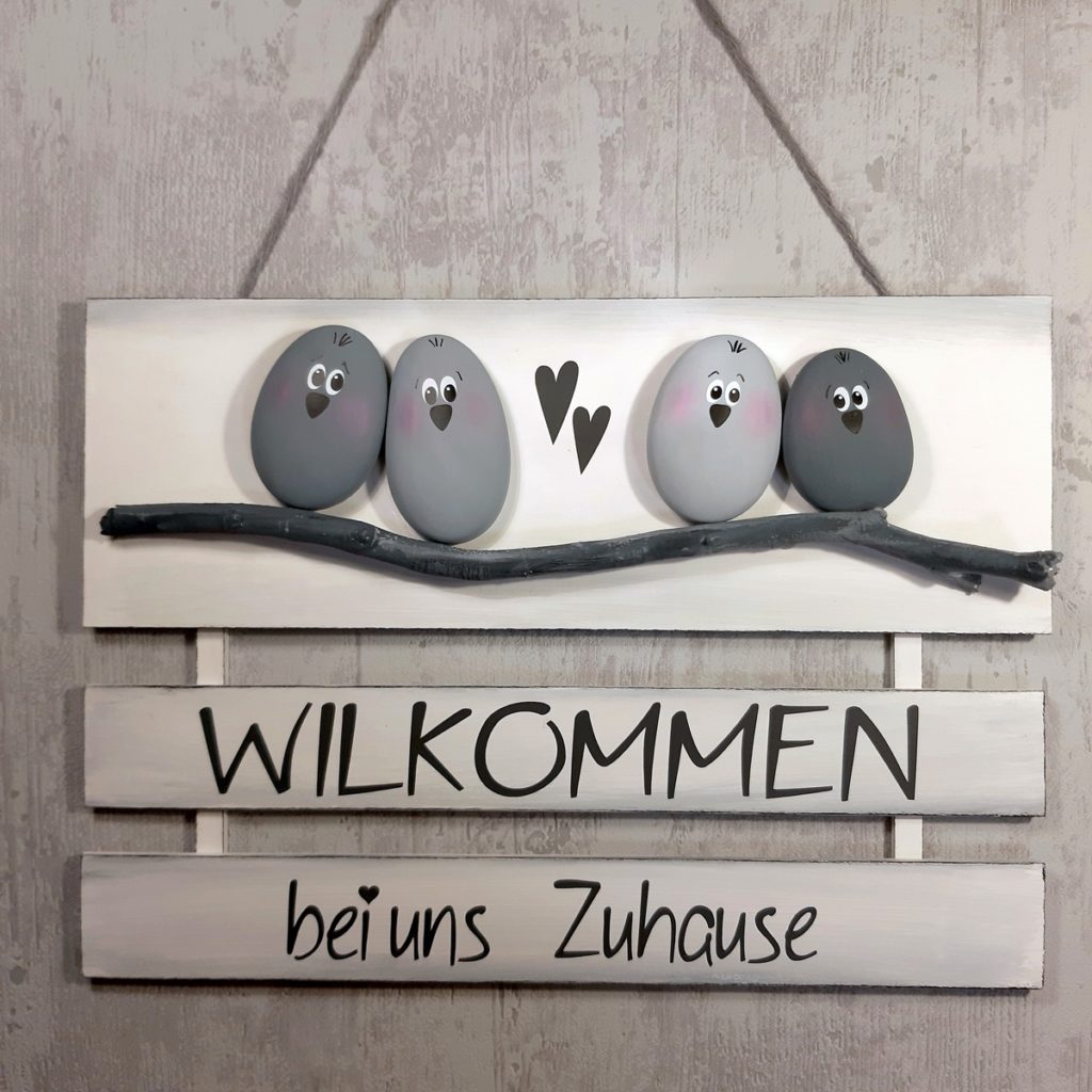 Das fertige Türschild mit dem Text Willkommen.