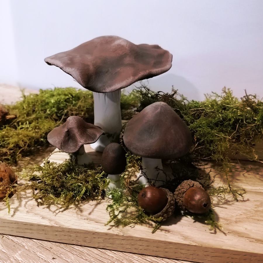 Wald-Pilze aus lufttrockenen Ton