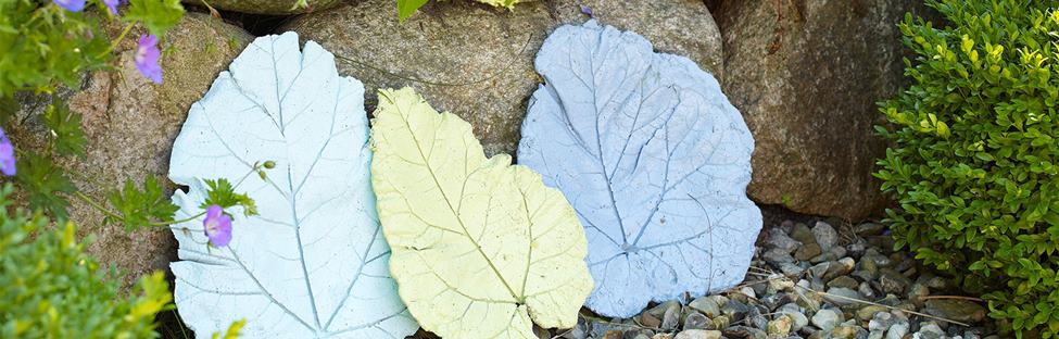 Blätter aus Kreativ-Beton in Pastellfarben